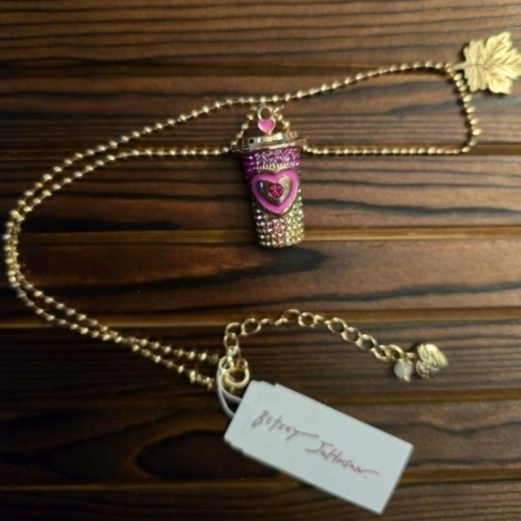 Betsey Johnson Latte pendant with maple leaf  necklace! - Picture 9 of 12